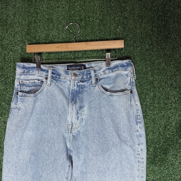 Abercrombie & Fitch Authentic Rigid Denim Loose Jeans Mens 32x32 Light Wash - Picture 3 of 12